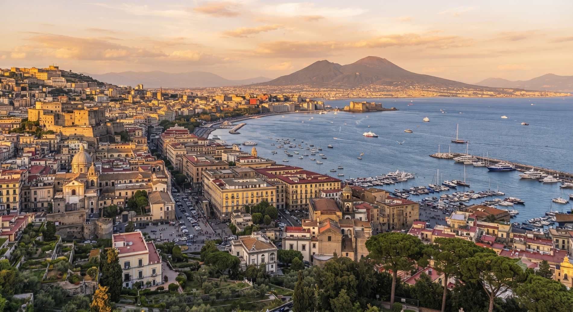 Naples Travel Guide | Pizza, Vesuvius & Italian Culture 